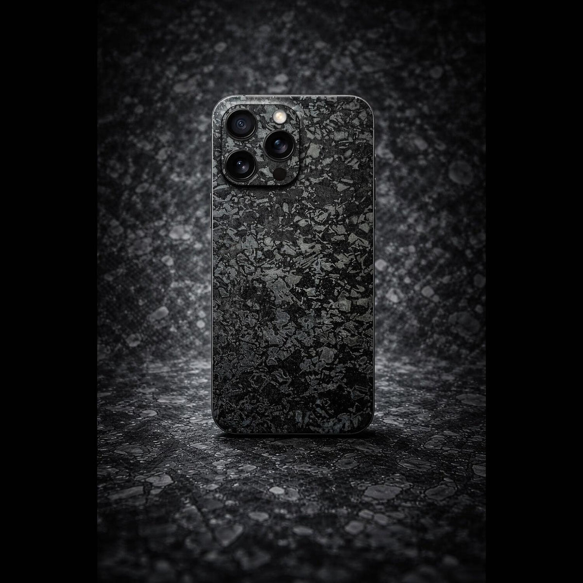 Αυτοκόλλητο Skin Προστασίας Πλάτης - Apple iPhone 15 Pro Max - Gams Premium Vinyl Skin Back Plate - Forged Carbon (GAMS-VNL-S