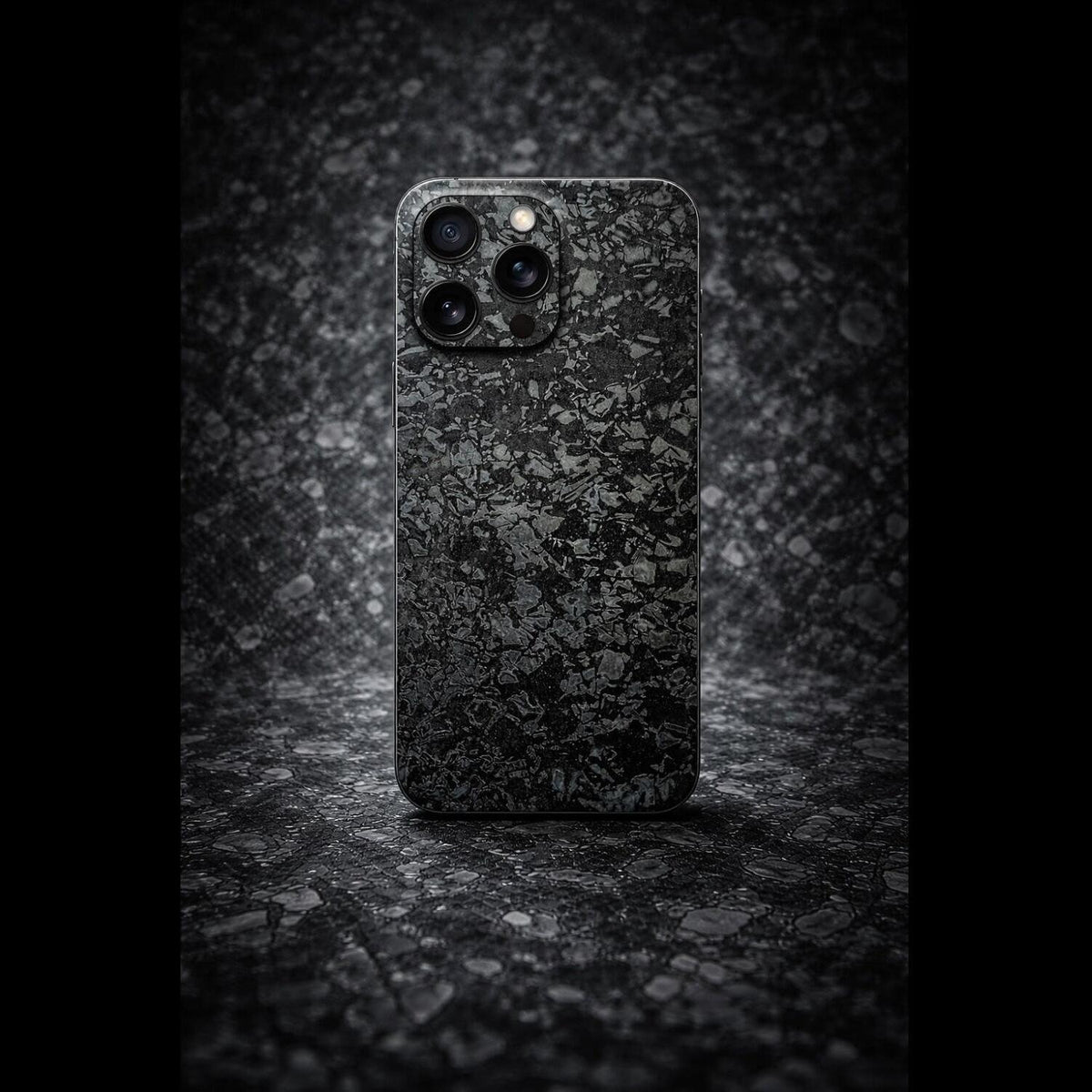 Αυτοκόλλητο Skin Προστασίας Πλάτης - Apple iPhone 16 Pro Max - Gams Premium Vinyl Skin Back Plate - Forged Carbon (GAMS-VNL-S