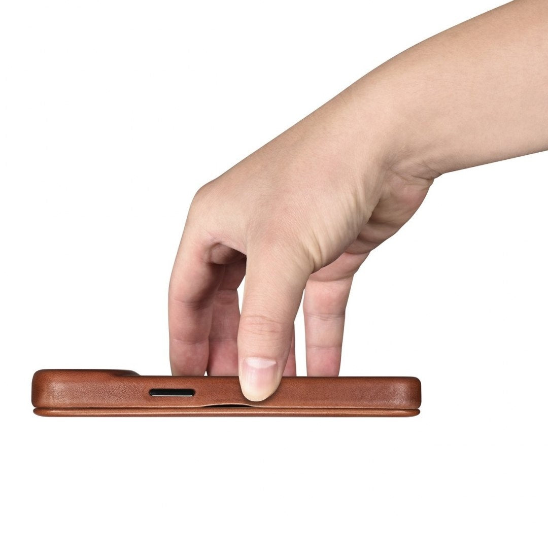 iCarer Curved Edge Oil Wax Leather Folio - Δερμάτινη MagSafe Flip Θήκη-Πορτοφόλι - Apple iPhone 14 Pro - Brown (AKI14220706-B